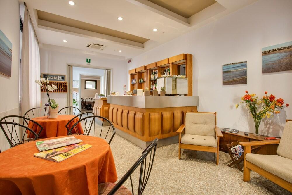 Hotel Villa Dei Gerani Rimini Bagian luar foto