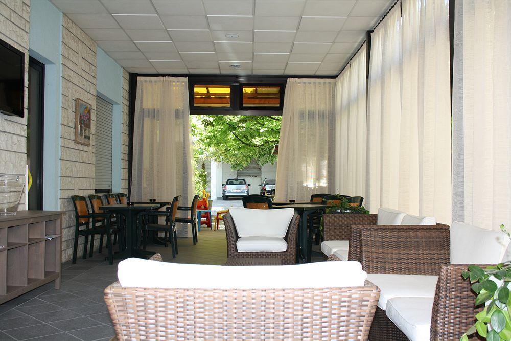 Hotel Villa Dei Gerani Rimini Bagian luar foto