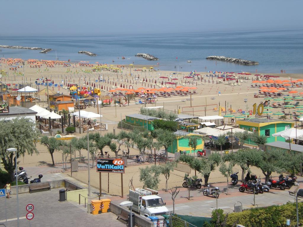 Hotel Villa Dei Gerani Rimini Bagian luar foto