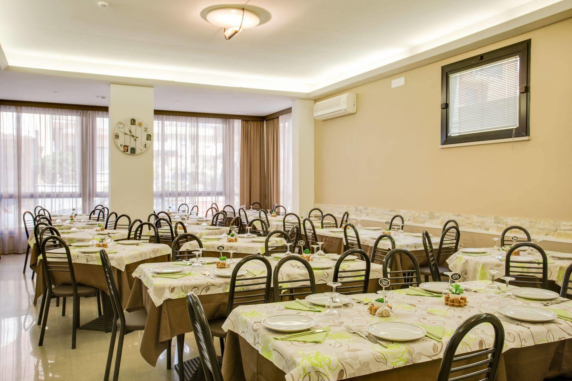 Hotel Villa Dei Gerani Rimini Bagian luar foto