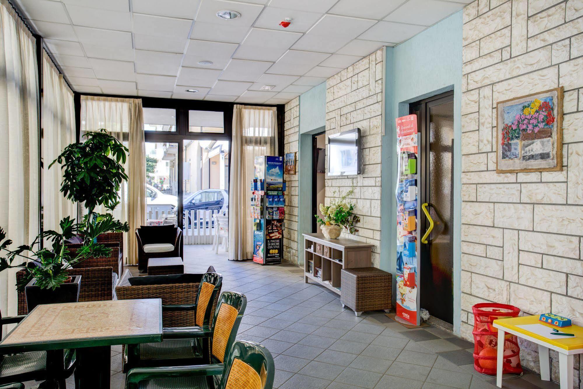 Hotel Villa Dei Gerani Rimini Bagian luar foto