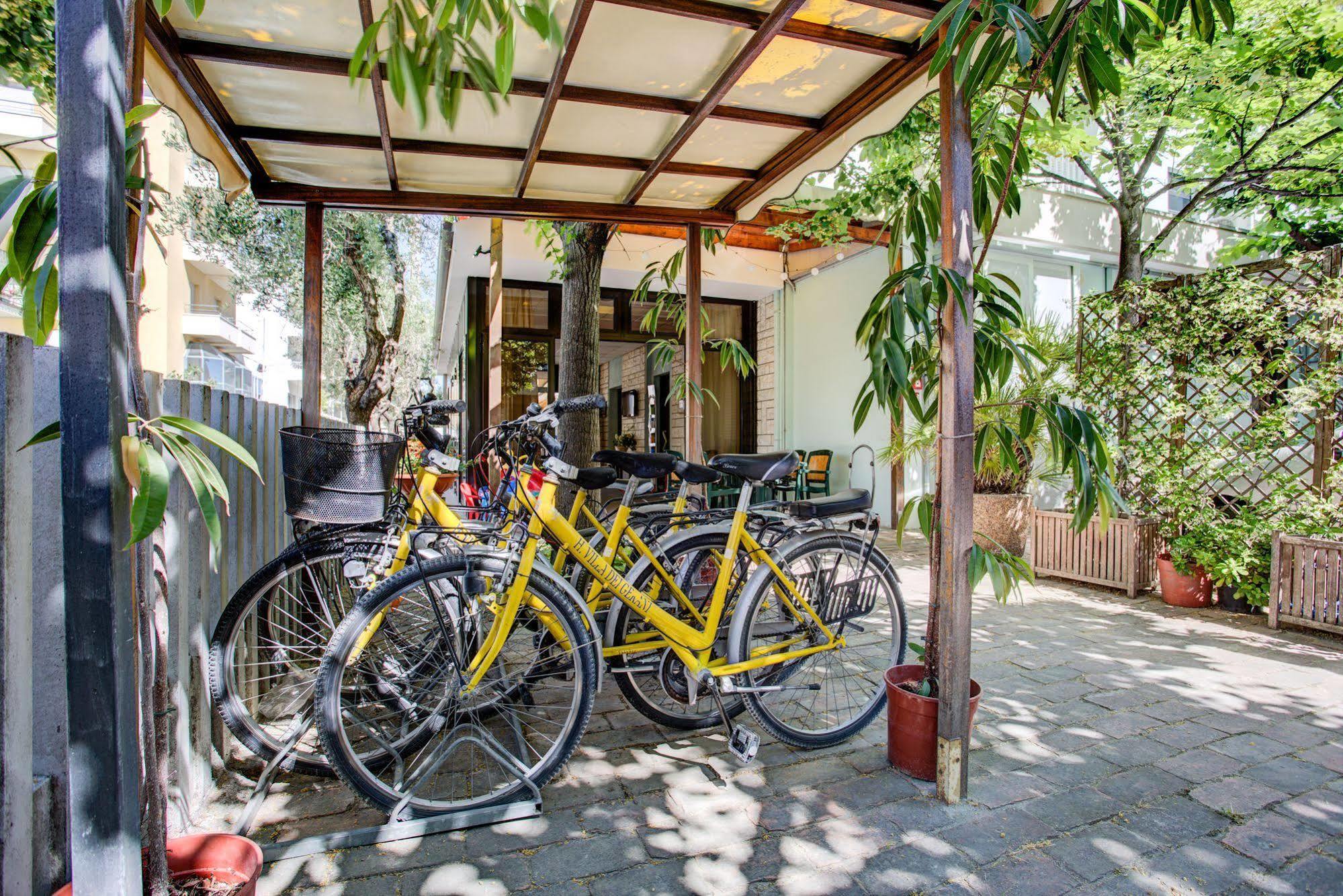 Hotel Villa Dei Gerani Rimini Bagian luar foto