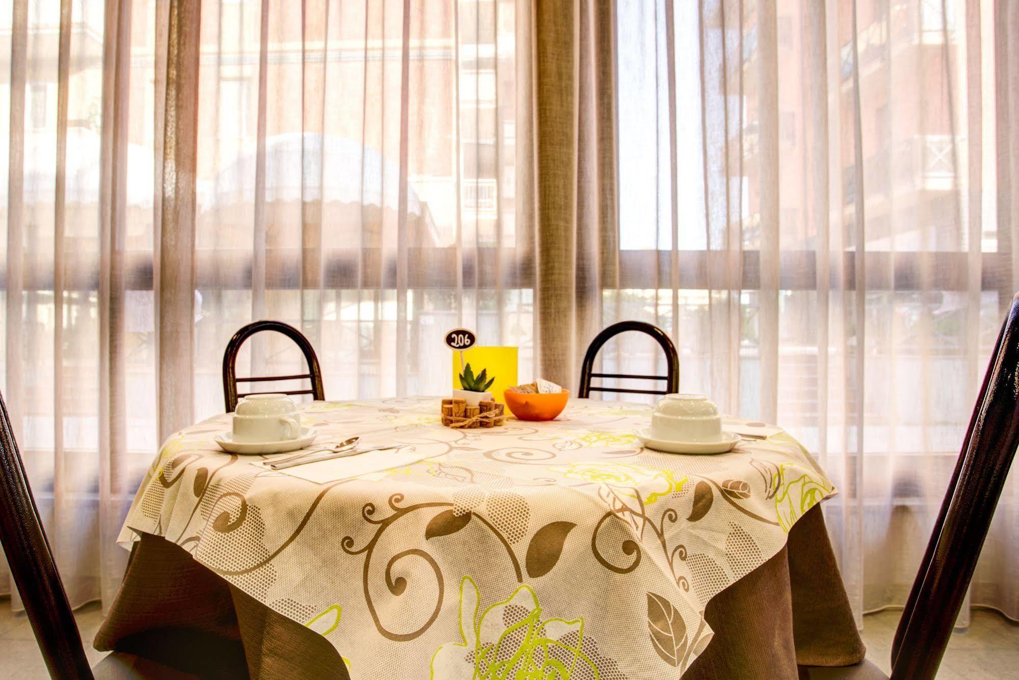 Hotel Villa Dei Gerani Rimini Bagian luar foto