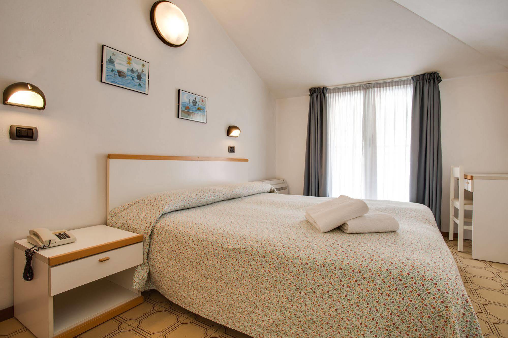 Hotel Villa Dei Gerani Rimini Bagian luar foto