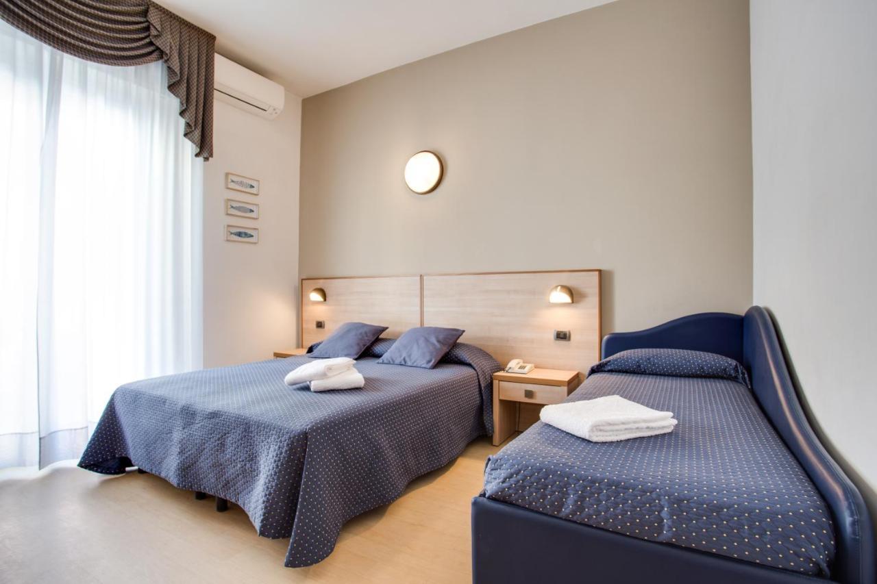 Hotel Villa Dei Gerani Rimini Bagian luar foto